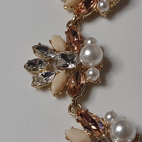 Metal, Faux Pearl, Glass, And Plastic Pretty Necklace 18.5 To 20.5 Inches - Picture 5 of 15